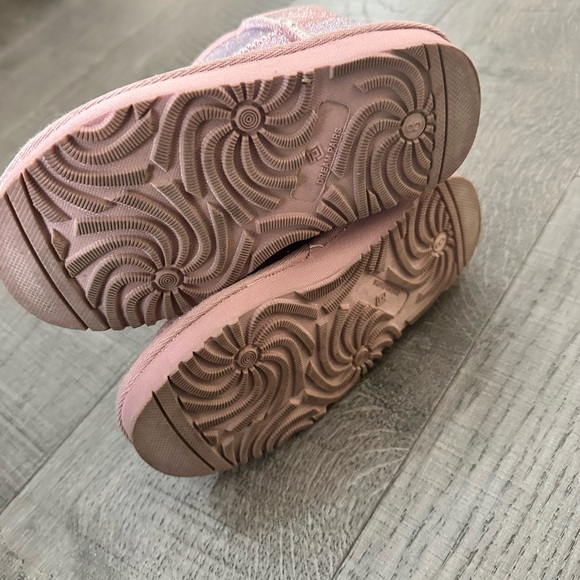 Dream Pairs Sparkly Ugg Style Boots - Picture 5 of 5